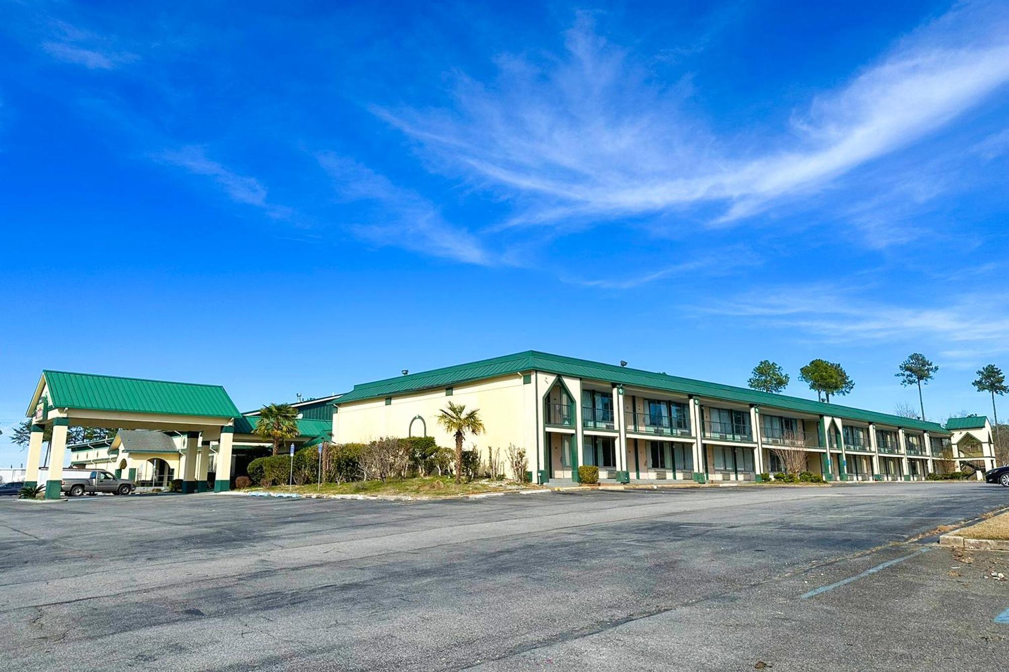 Super Inn & Suites By Oyo Milledgeville Exterior photo
